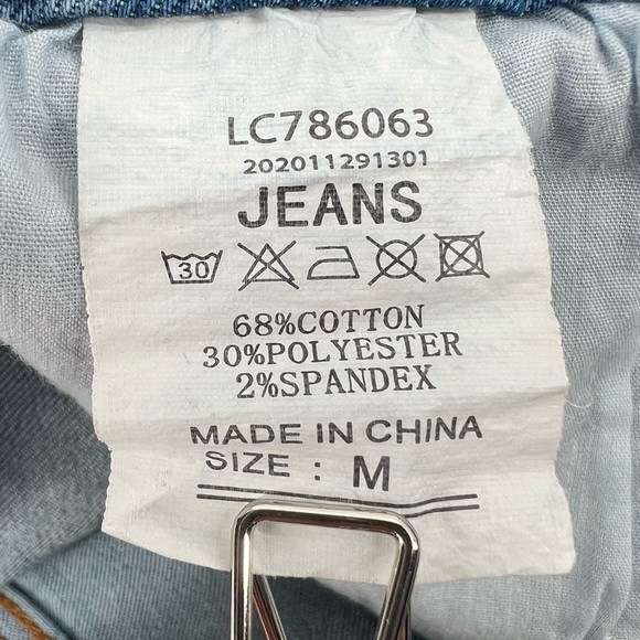 JEANS Cuffed Hem Distressed Jean Shorts Size Medium Women’s - Picture 2 of 4